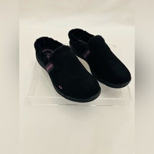 Ryka Alaska Lifestyle Mules in Black. Size 7.5W